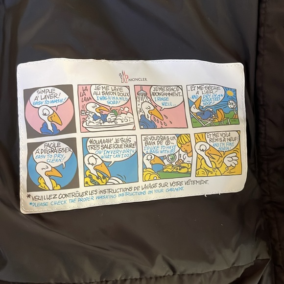 Super Cute barely worn once Moncler Woman’s Jacket. Size 5 - Picture 8 of 16